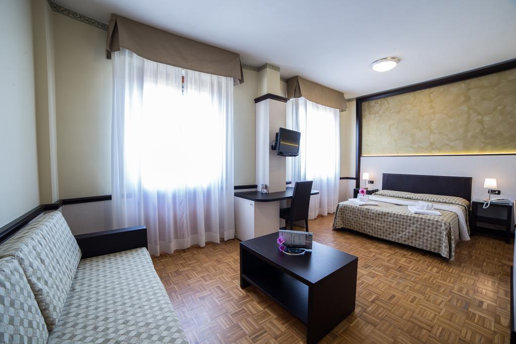 Hotel Astoria Fidenza Eksteriør billede
