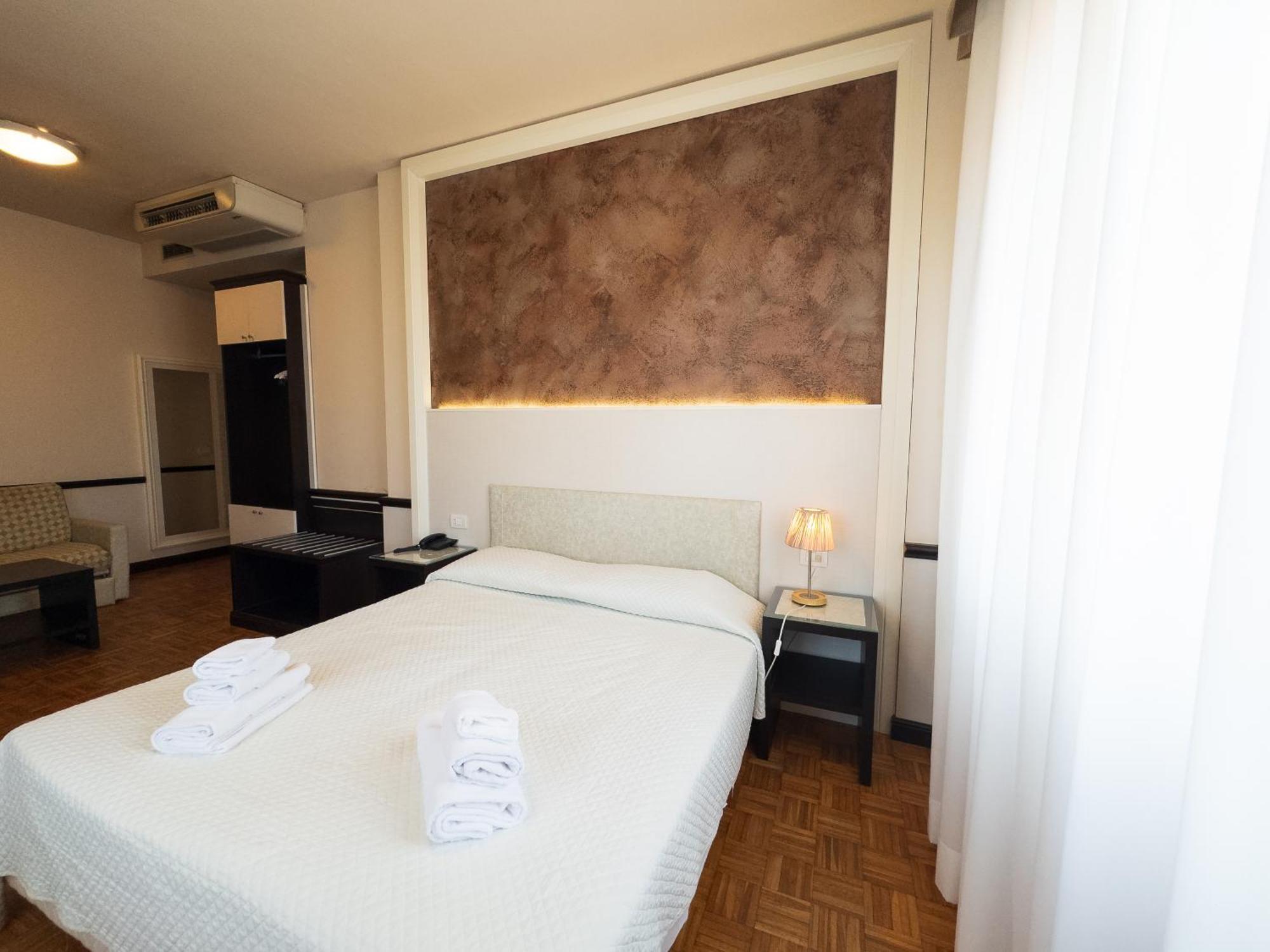 Hotel Astoria Fidenza Eksteriør billede